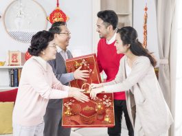 Ra mắt nhà người yêu nên mua quà gì